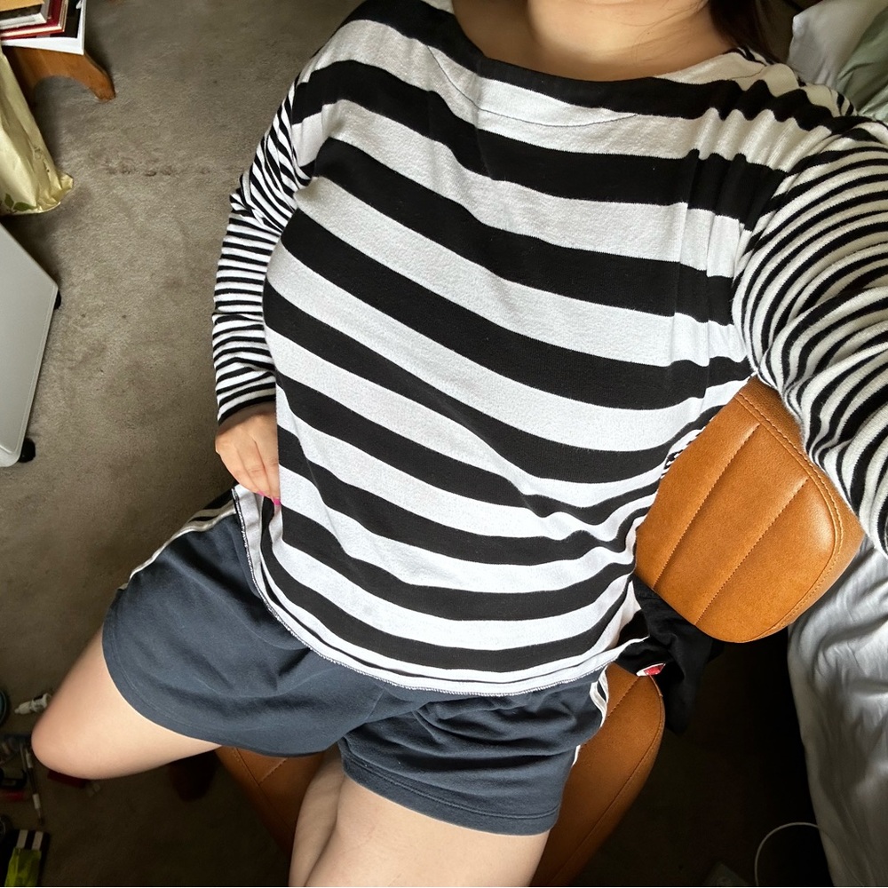 Banana republic black and white striped boat neck long sleeve top size M
